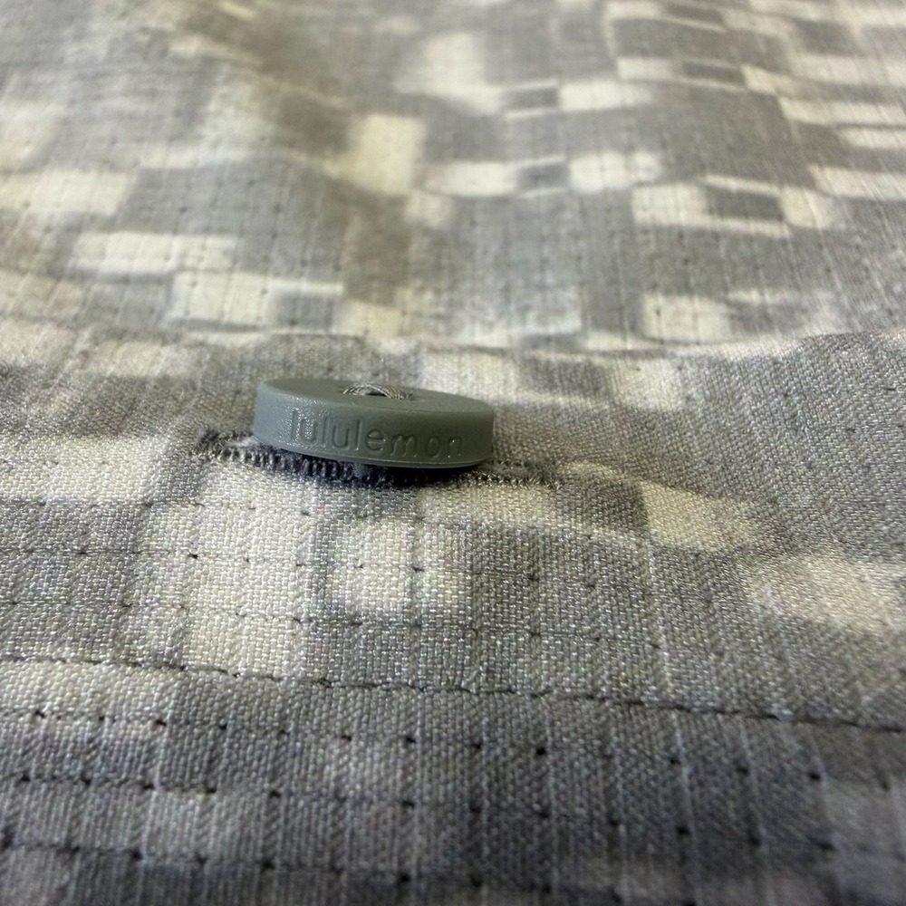 Lululemon Airing Easy Camp Collar Shirt Men's Large Short Sleeve Button Up Gray - Picture 3 of 8